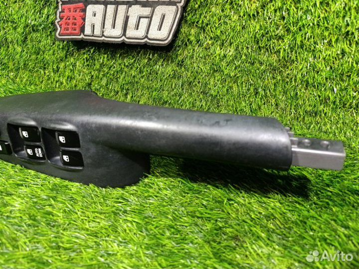 Блок упр. стеклоподьемниками передний левый