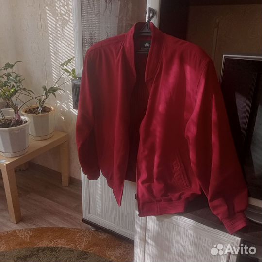 Бомбер kingfield похож на alpha lonsdale