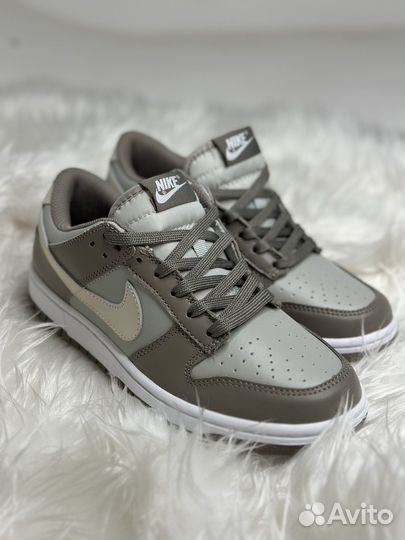 Женские кроссовки Nike Dunk Low