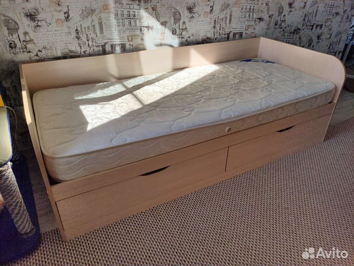 Детская кровать с ящиками