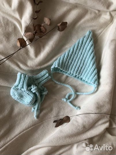 Подарочный комплект. Шапочка и пинетки