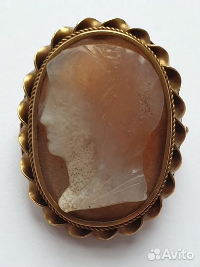 Брошь камея