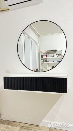 Зеркало и консоль туалетный столик