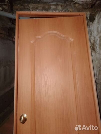 Дверь с коробкой 70 бу