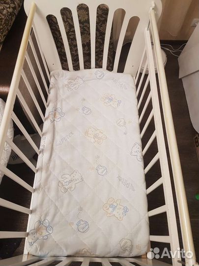 Детская кроватка с поперечным маятником, с ящиками