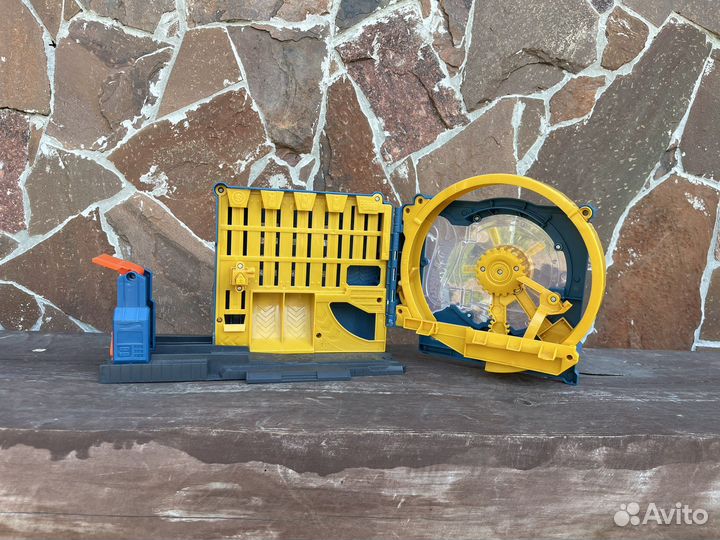 Трек Hot wheels bank blast-out набор