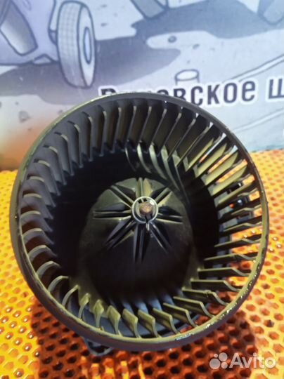 Моторчик отопителя Kia Quoris