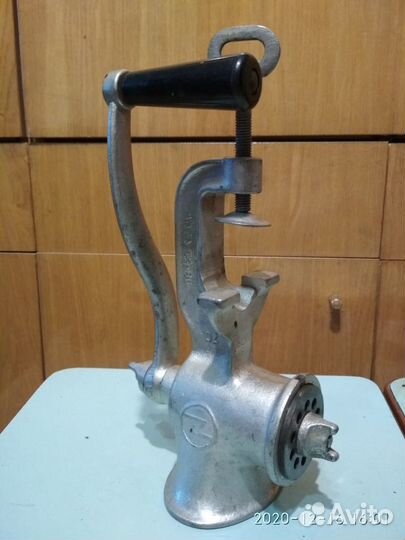 Мясорубка механич., СССР, необычной конфигурации