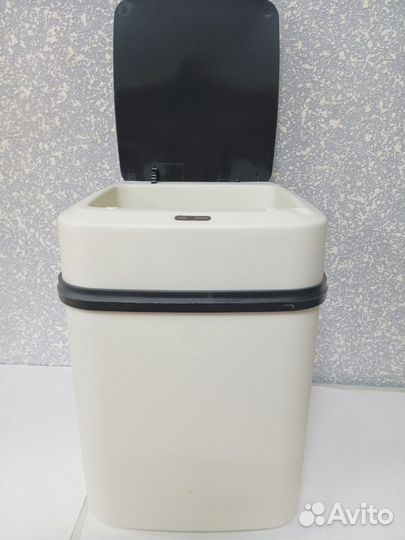 Сенсорное мусорное ведро