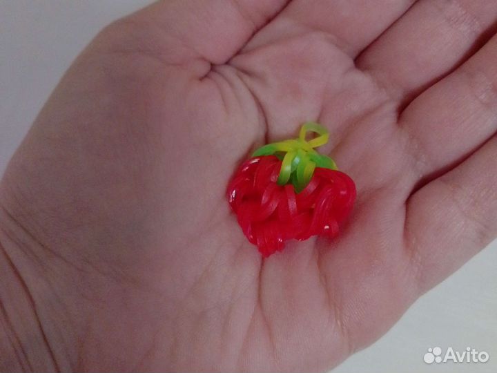 Клубника из резинок