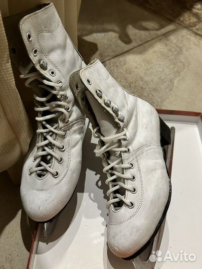 Коньки женские кожаные