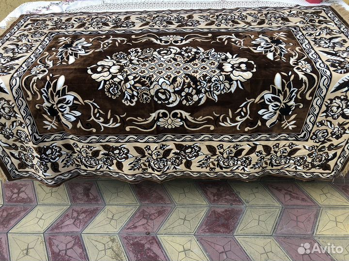 Пледы и покрывало