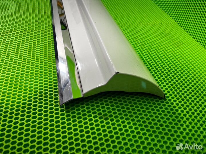 Молдинг двери передний правый Volkswagen Touareg