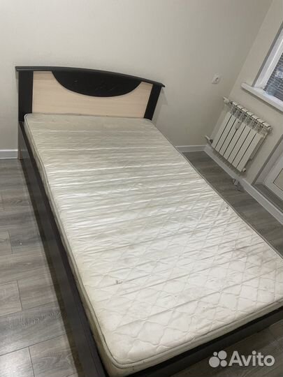 Кровать полуторная бу