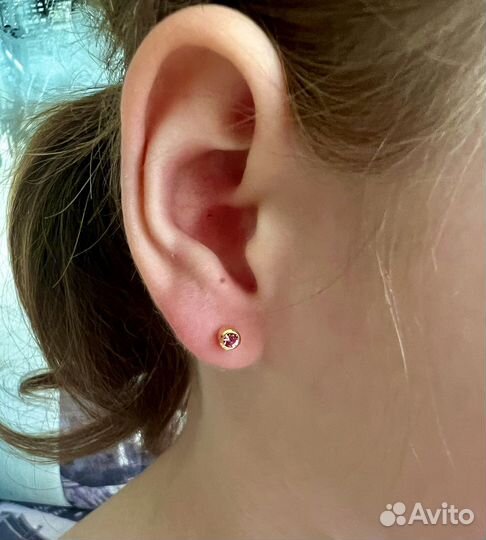 Прокол мочек ушей