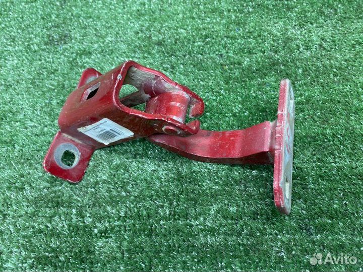 Петля багажника правая Renault Dacia