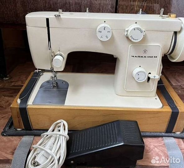 Швейная машина Чайка 142
