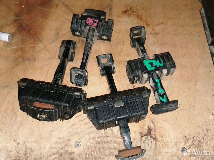 Ограничитель открывания двери бмв е90