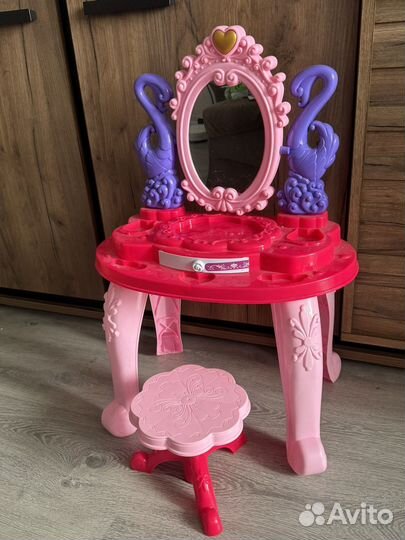 Туалетный столик для девочки