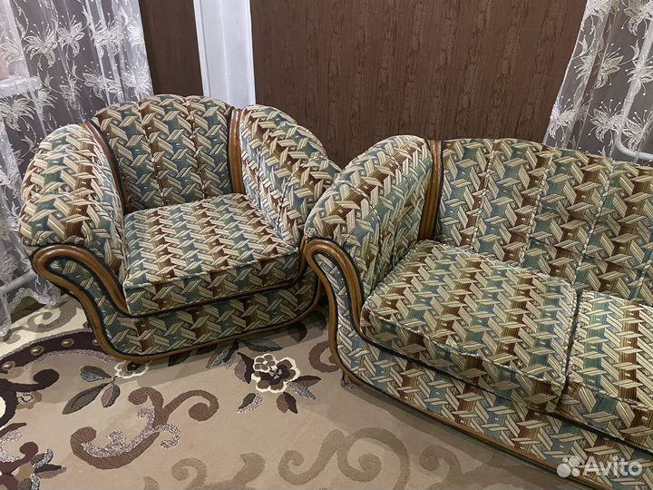 Диван с двумя креслами