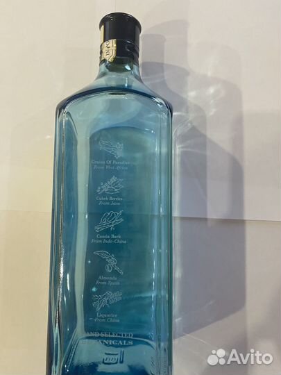 Бутылки от премиальных марок джина