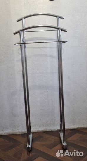Вешалка для одежды напольная металлическая