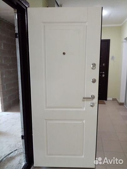 Дверь входная в квартиру