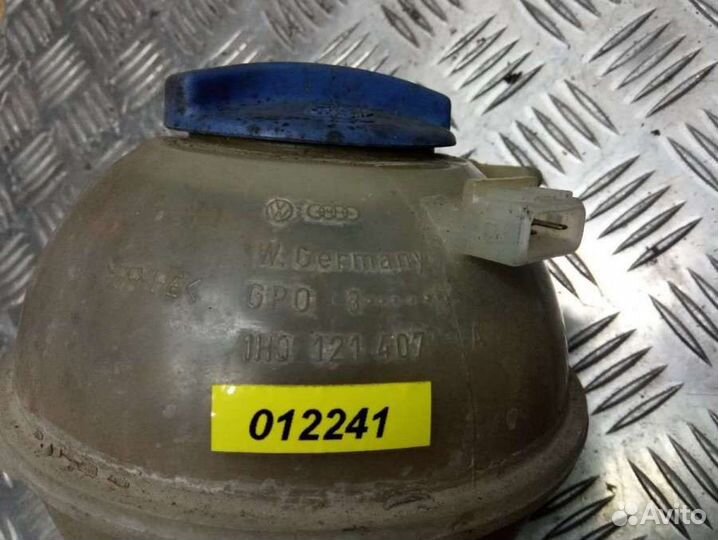 Расширительный бачок Volkswagen Golf 3 1H0121407