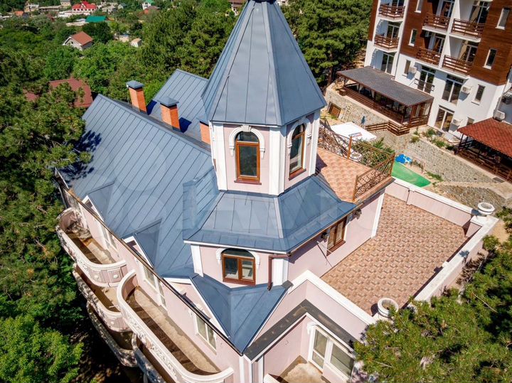 Дом 1270 м² на участке 25 сот.