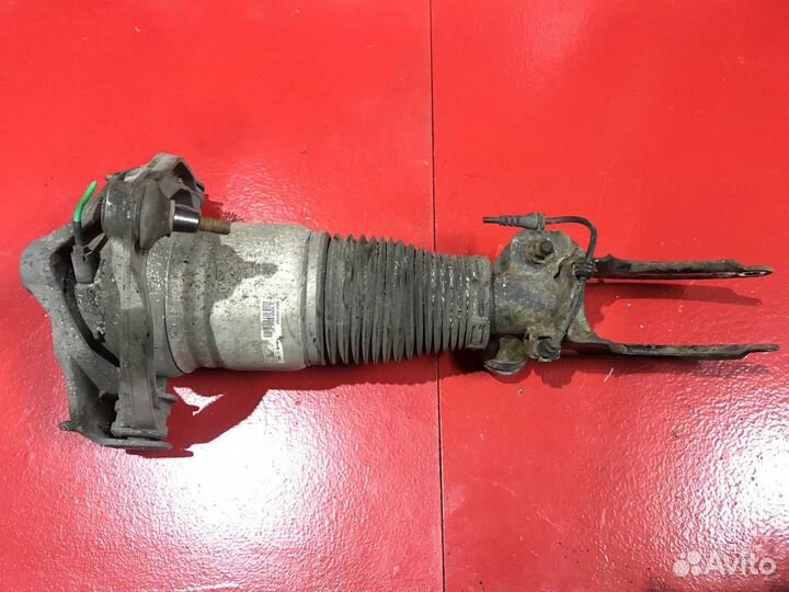 Стойка перед правая Porsche Cayenne 955