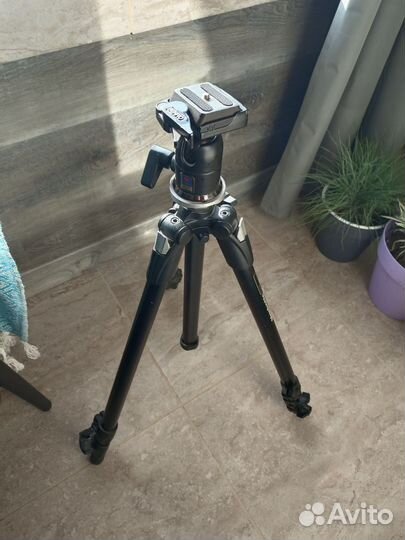 Штатив Manfrotto 190 xdb + голова Benro BH1-M