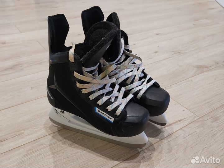 Коньки хоккейные