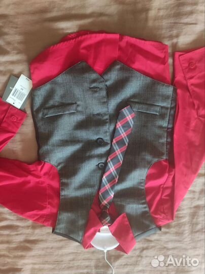 Костюм для мальчика новый 5т