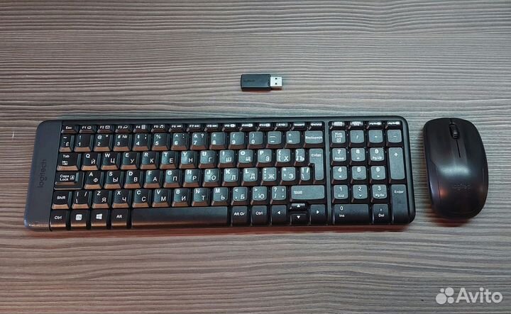Комплект клавиатура и мышь Logitech MK220