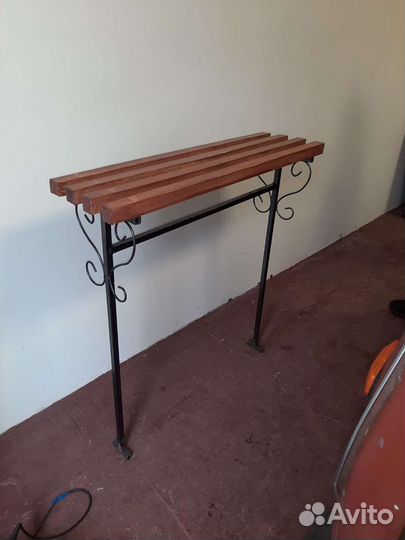 Скамейка со столиком