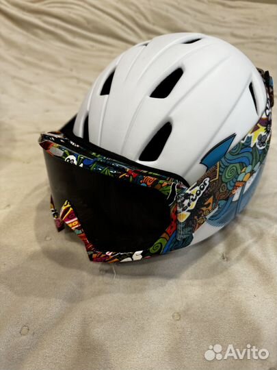 Горнолыжный шлем, очки, брюки