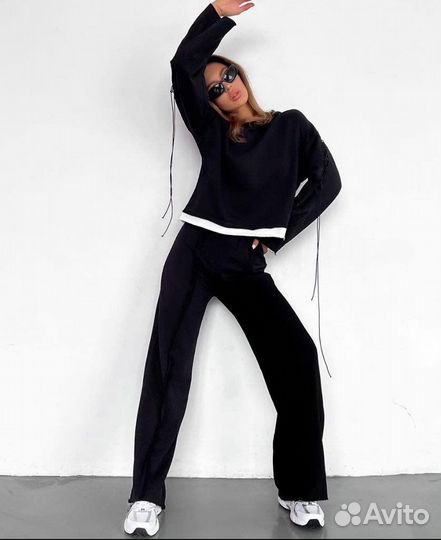 Женский спортивный костюм