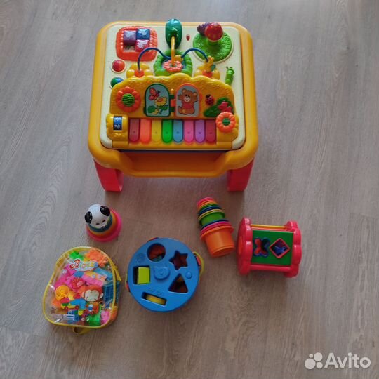 Развивающие игрушки для малышей пакетом