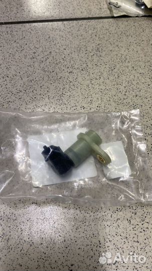 Датчик положения распредвала Opel Meriva