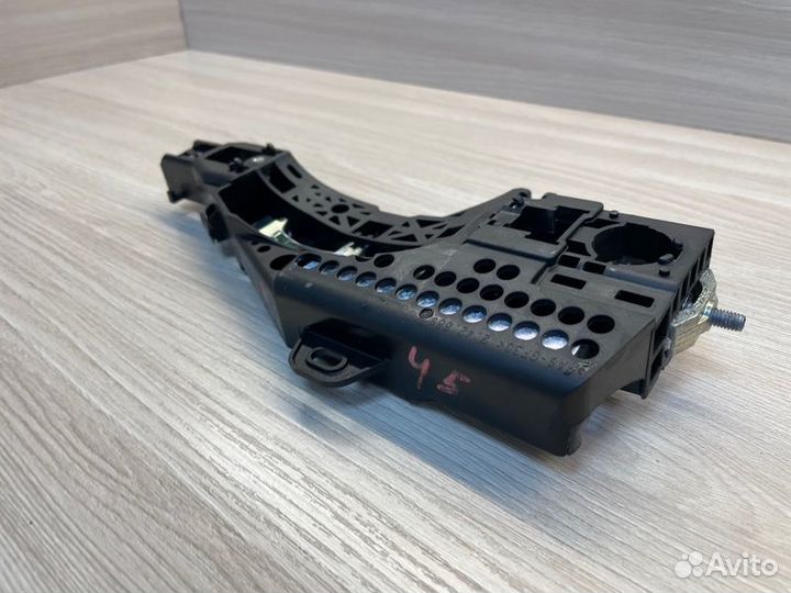 Кронштейн ручки двери левый LADA X-Ray