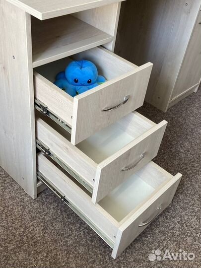 Письменный стол