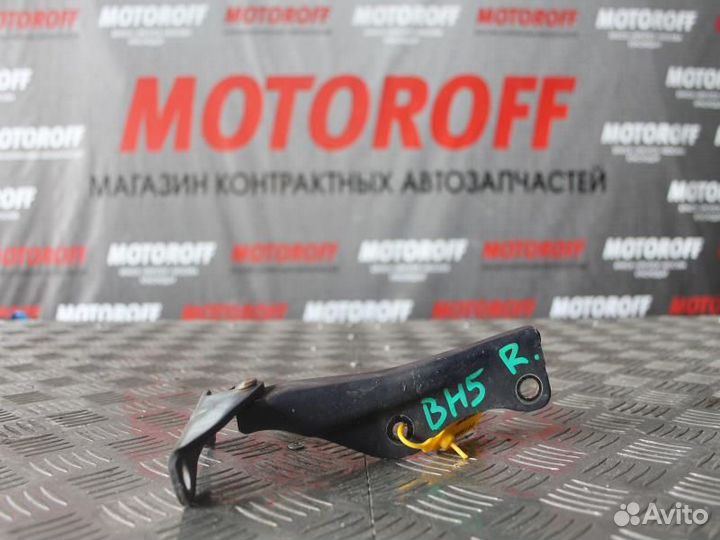 Шарнир капота Субару Легаси BH5 правый А336