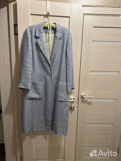 Легкое пальто, женское в отличном состоянии