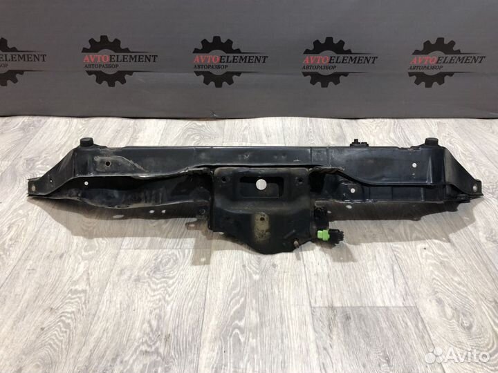 Рамка радиатора Nissan Note E11 (2005—2009)