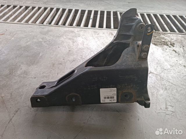 Кронштейн торсиона кабины левый Daf Xf 106