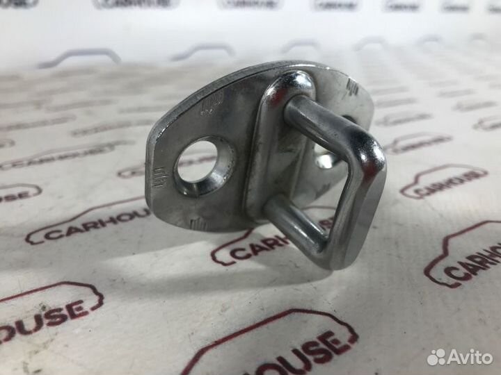 Ответная часть замка двери передняя левая