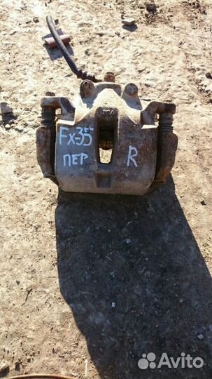 Передний правый суппорт Infiniti FX35