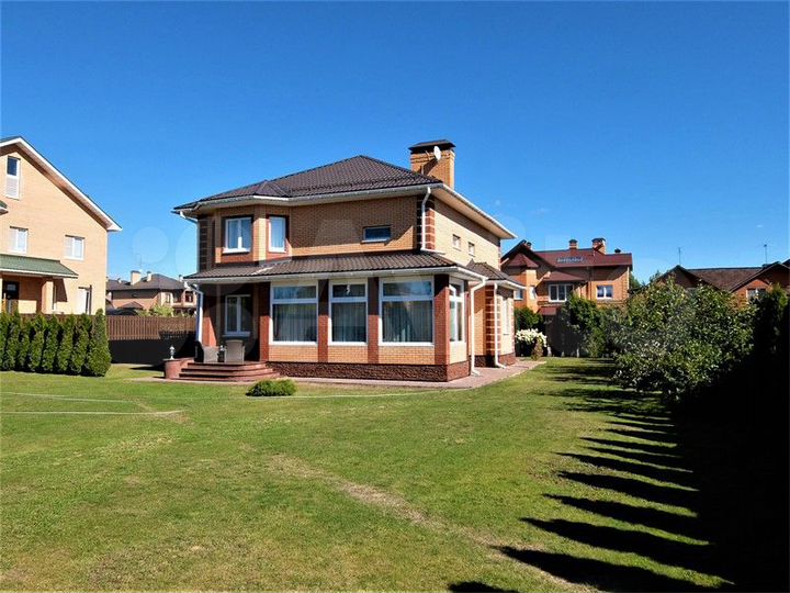 Дом 380 м² на участке 14 сот.