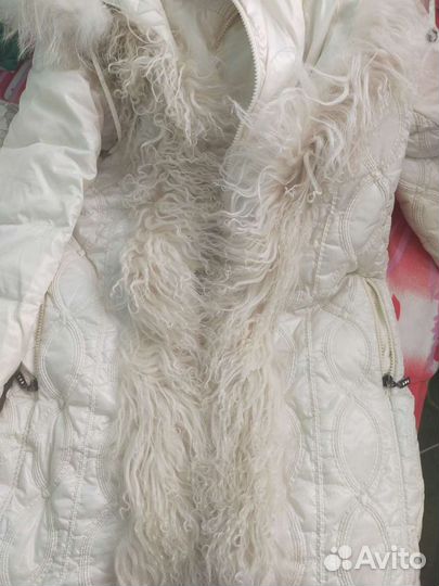 Пуховик на девочку в отличном состоянии