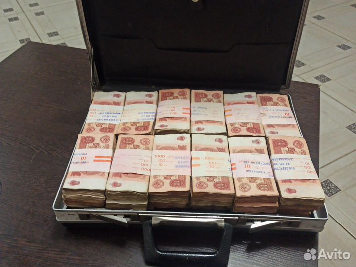 Дипломат с деньгами СССР